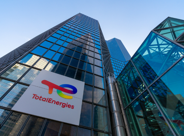 Caso de Sucesso — TotalEnergies Angola | Identificação Corporativa com QR Codes PrintPIX